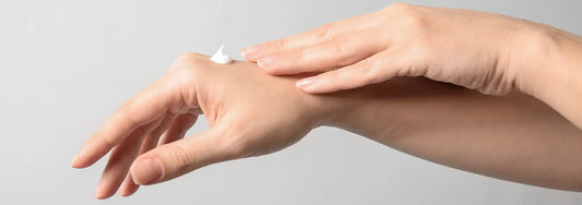 Hände straffen: Die besten Methoden für jugendlich glatte Haut